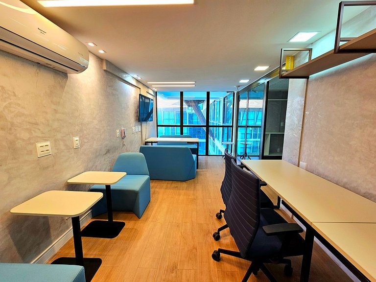 Incrível Sunny hall com vista interna em Porto