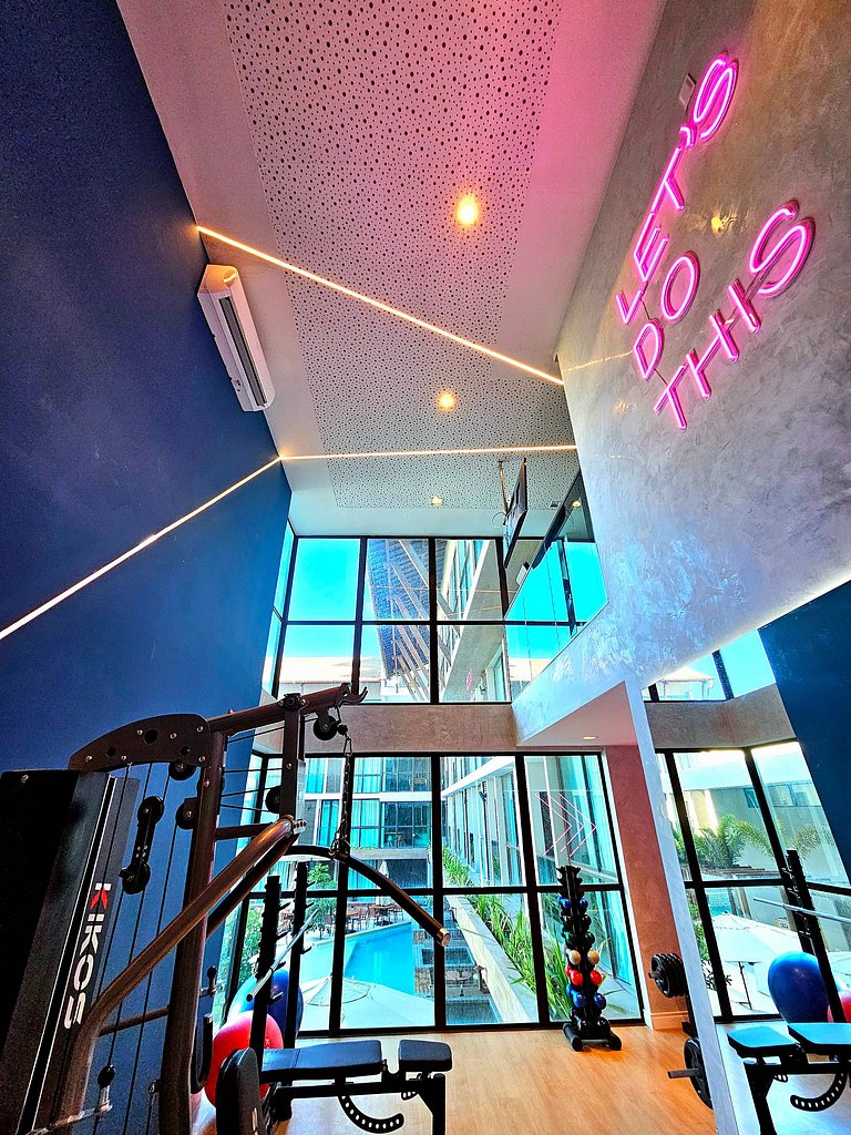 Luxo no Sunny Hall com Piscina Privativa em Porto