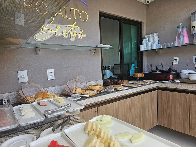 Luxo no Sunny Hall com Piscina Privativa em Porto