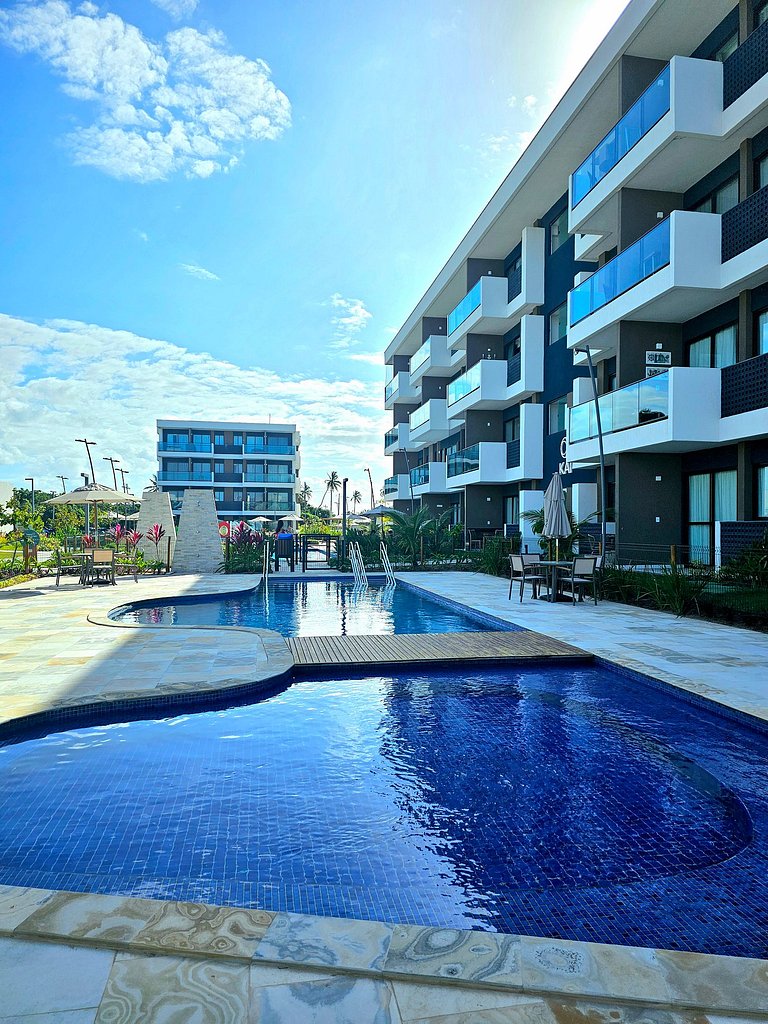 Incrível térreo, frente piscina no Makia Beach