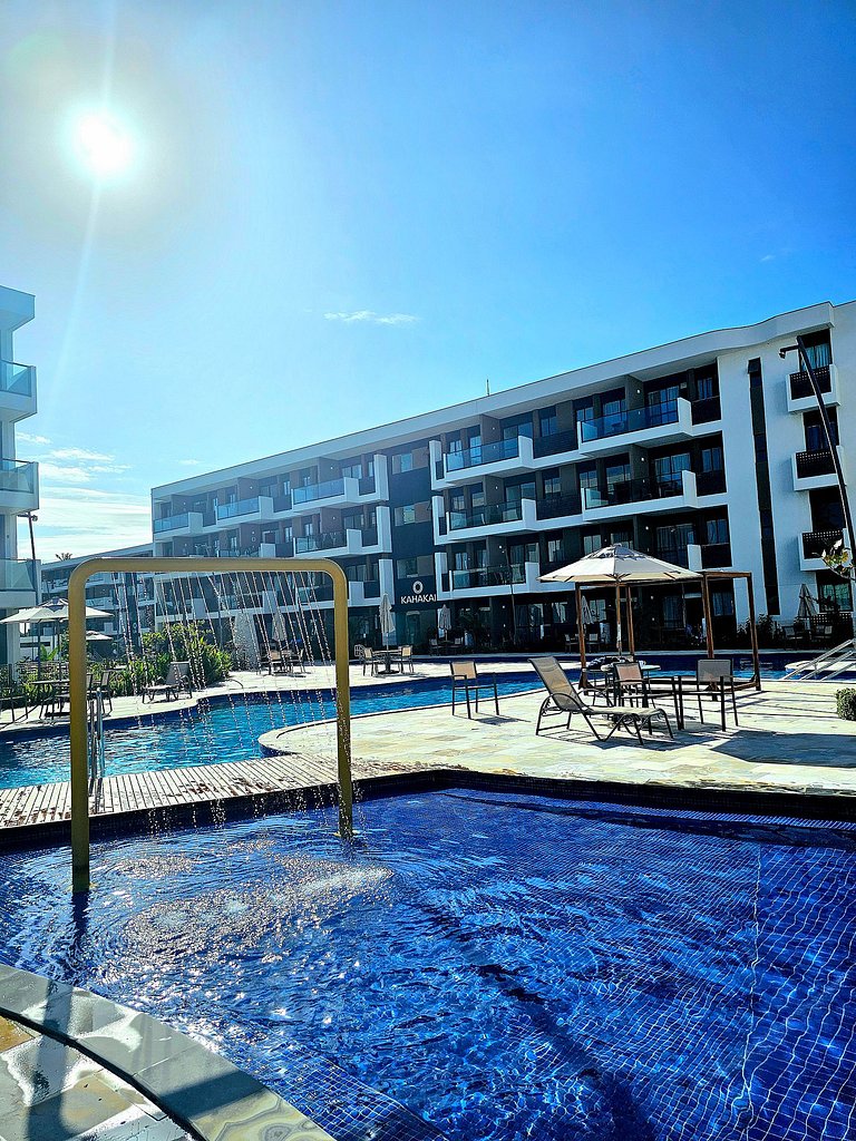 Incrível térreo, frente piscina no Makia Beach