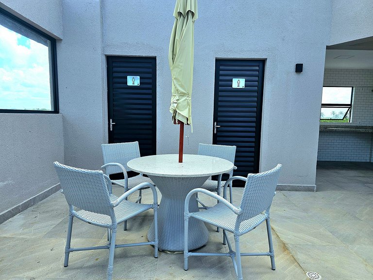 Moderno e equipado com piscina privativa no Cupe