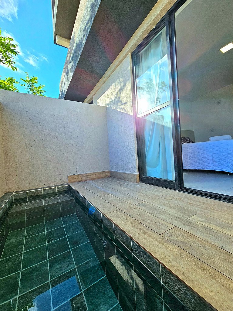 Moderno e equipado com piscina privativa no Cupe