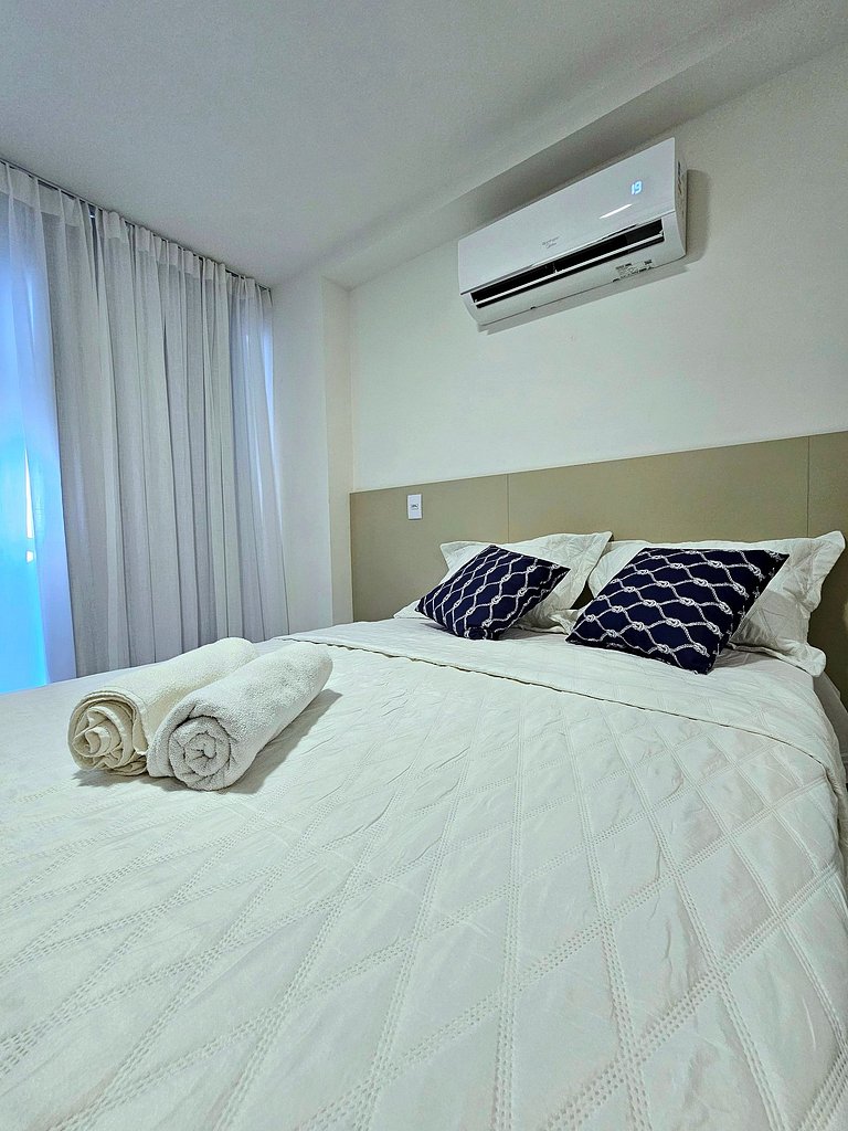 Moderno e equipado com piscina privativa no Cupe