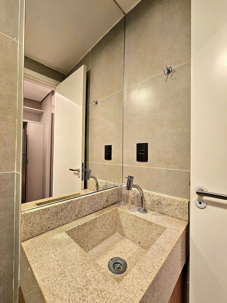 Moderno e Luxuoso Próximo ao Mar e Centro de Porto