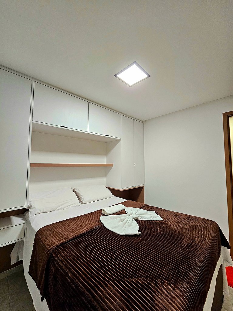Luxo com 2 quartos (1 suíte) no Centro de Porto.