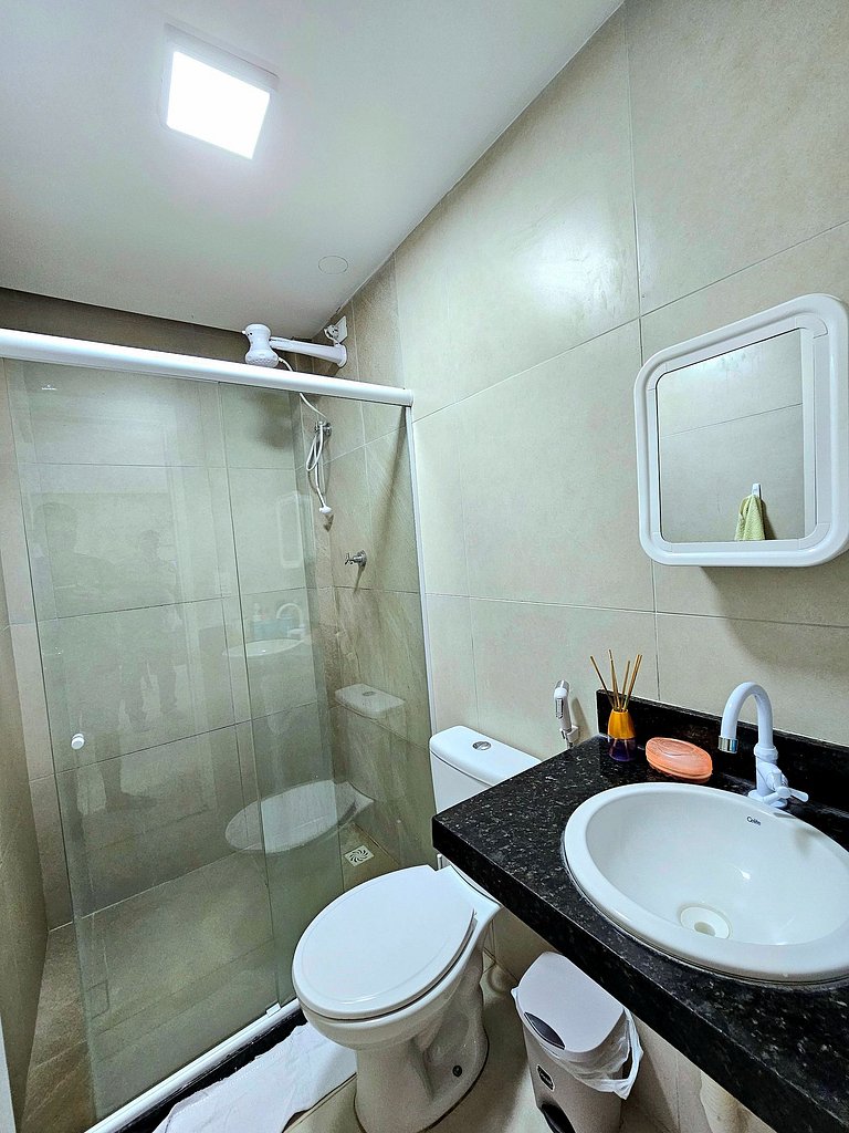 Luxuoso e equipado 2 quartos no Centro de Porto