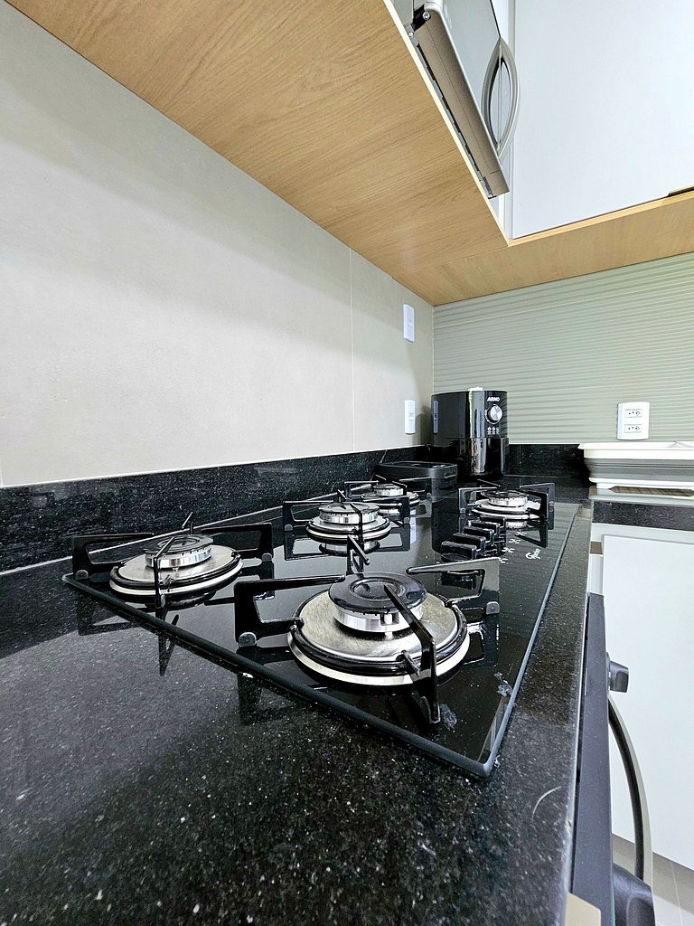 Luxo com varanda gourmet no Centrinho de Porto.