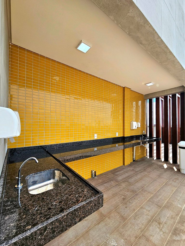 Luxo com 2 quartos no Centrinho de Porto #204