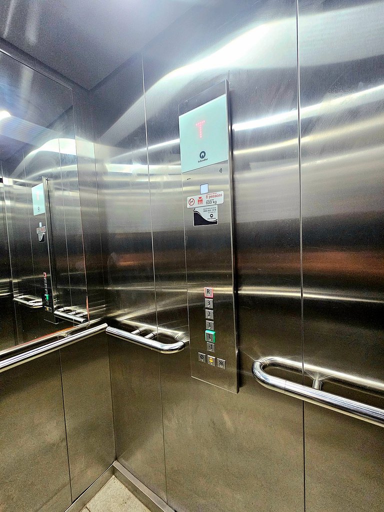 Luxo no centrinho de Porto, Rua das sombrinhas 406