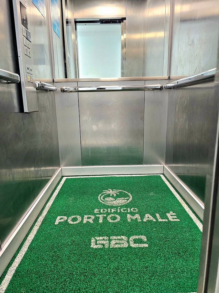 Incrível e com Varanda Gourmet no Centro de Porto.