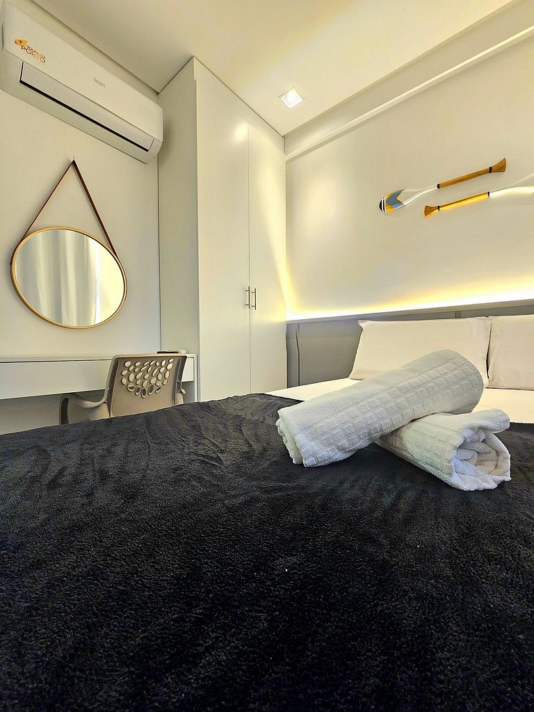 Luxo com 2 quartos no Centrinho de Porto #204