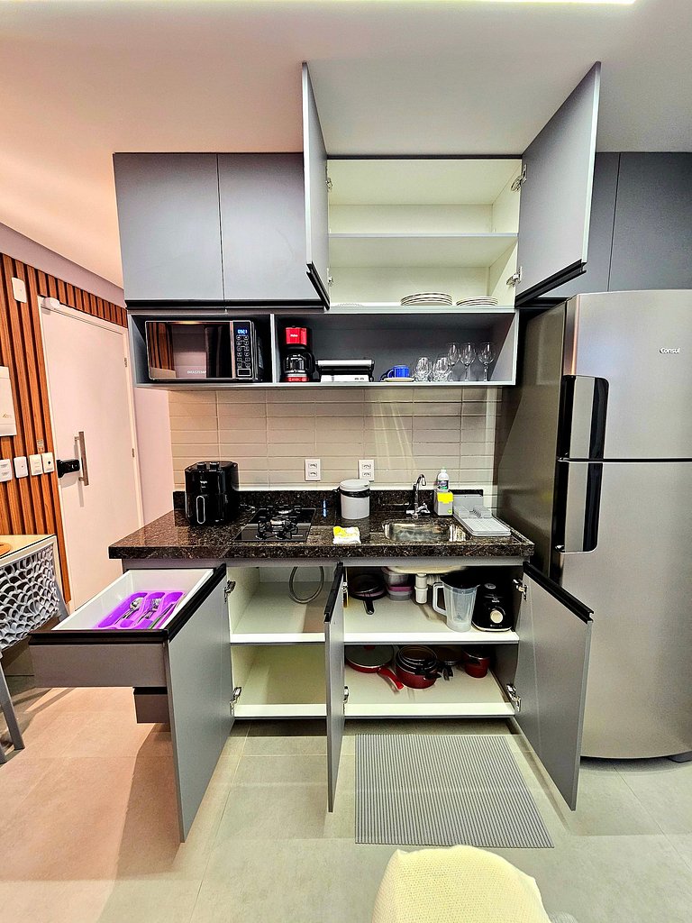 Luxo com 2 quartos no Centrinho de Porto #204