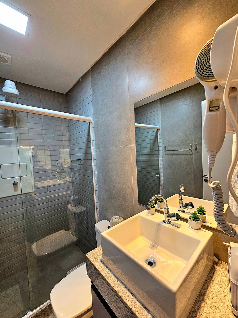 Luxo com 2 quartos no Centrinho de Porto #204