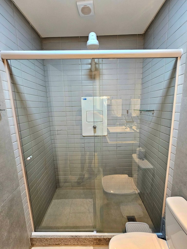 Luxo com 2 quartos no Centrinho de Porto #204