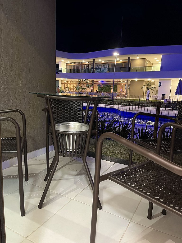 Incrível térreo, frente piscina no Makia Beach