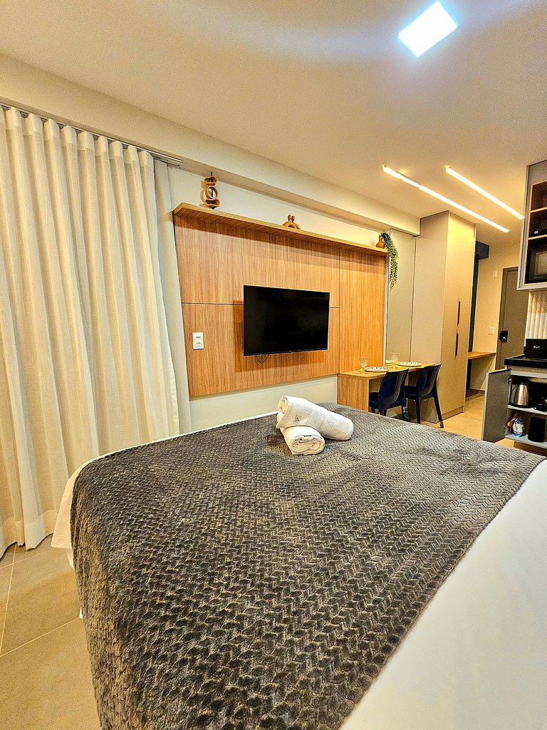 Luxuoso Studio com varanda no Centrinho de Porto