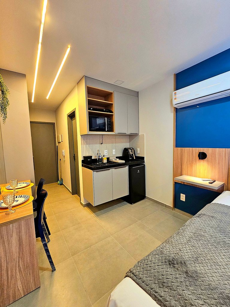 Luxuoso Studio com varanda no Centrinho de Porto