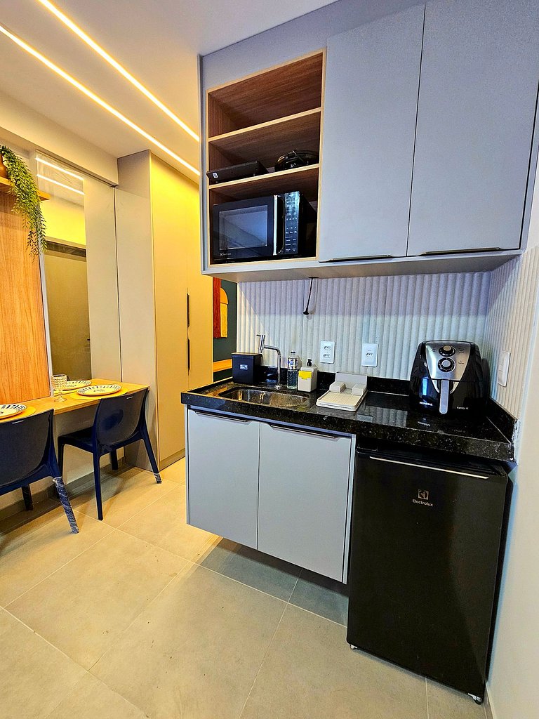 Luxuoso Studio com varanda no Centrinho de Porto