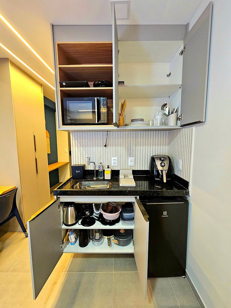 Luxuoso Studio com varanda no Centrinho de Porto