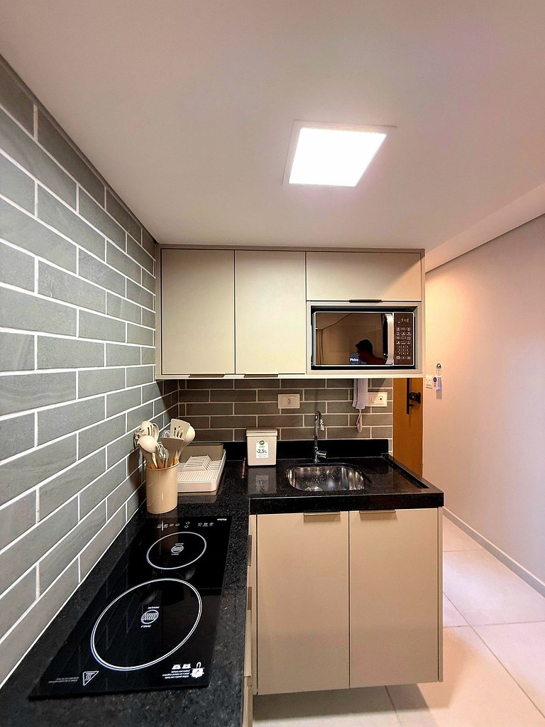 Sofisticado e equipado Studio no Centro de Porto.