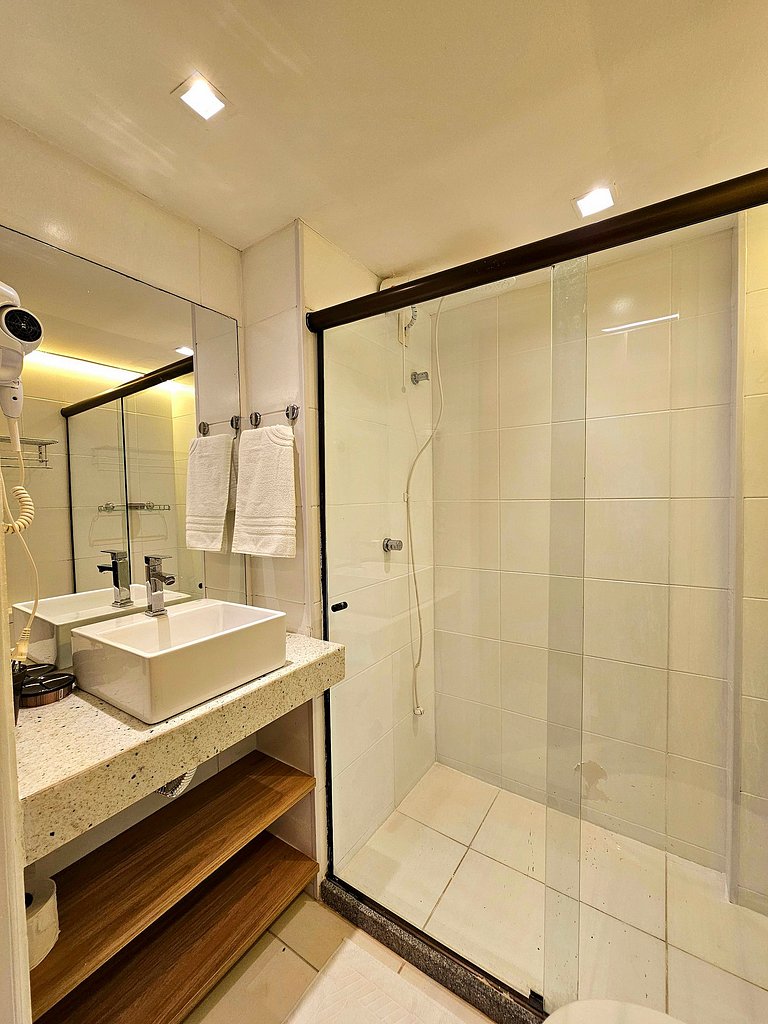 Luxuoso Studio c/ área gourmet no Centro de Porto