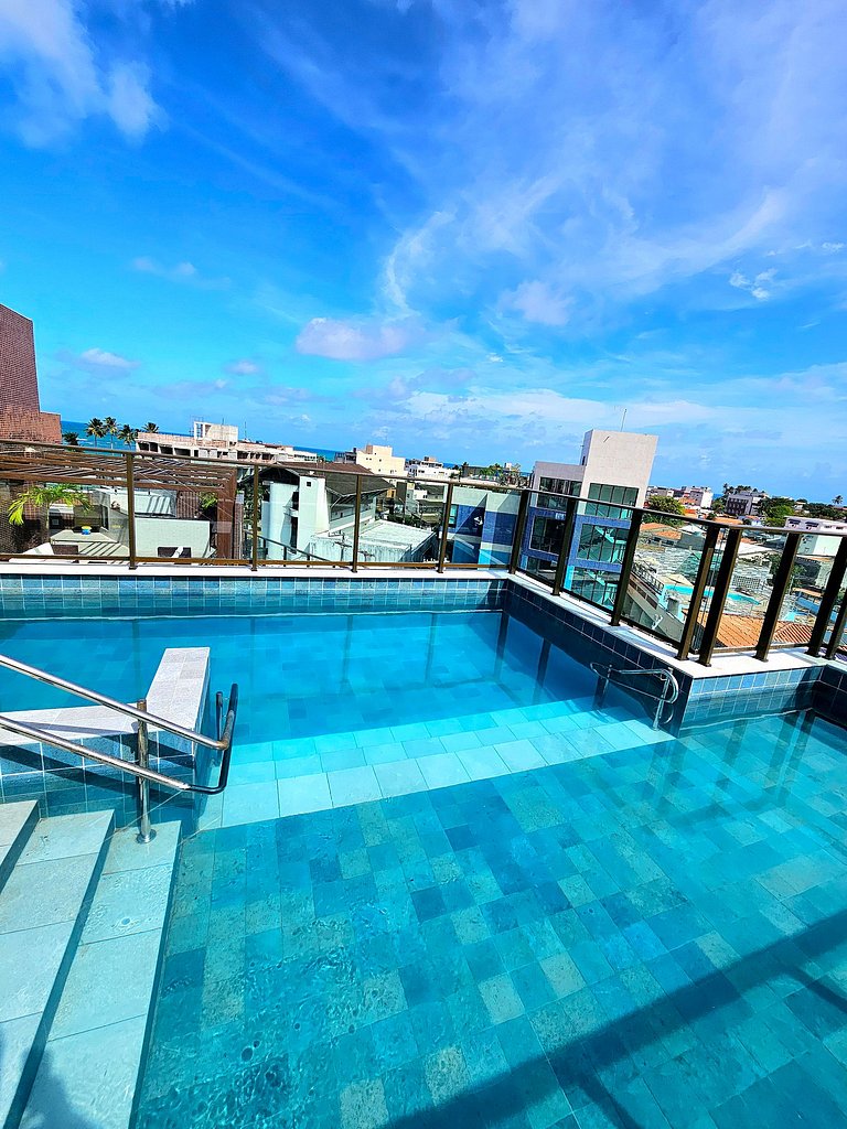 Luxo com Piscina Privativa no Centrinho de Porto