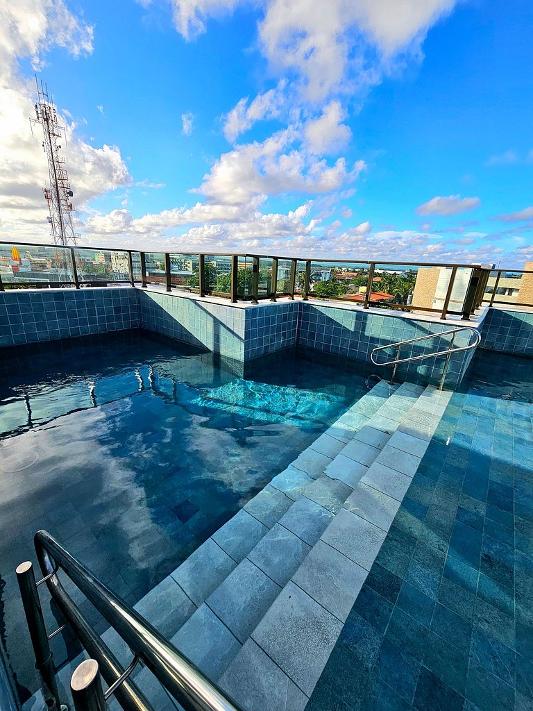 Luxo com Piscina Privativa no Centrinho de Porto