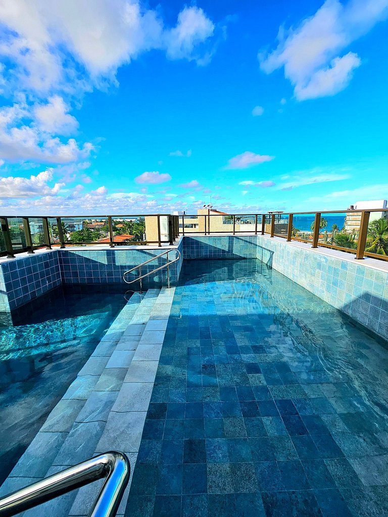 Luxo com Piscina Privativa no Centrinho de Porto