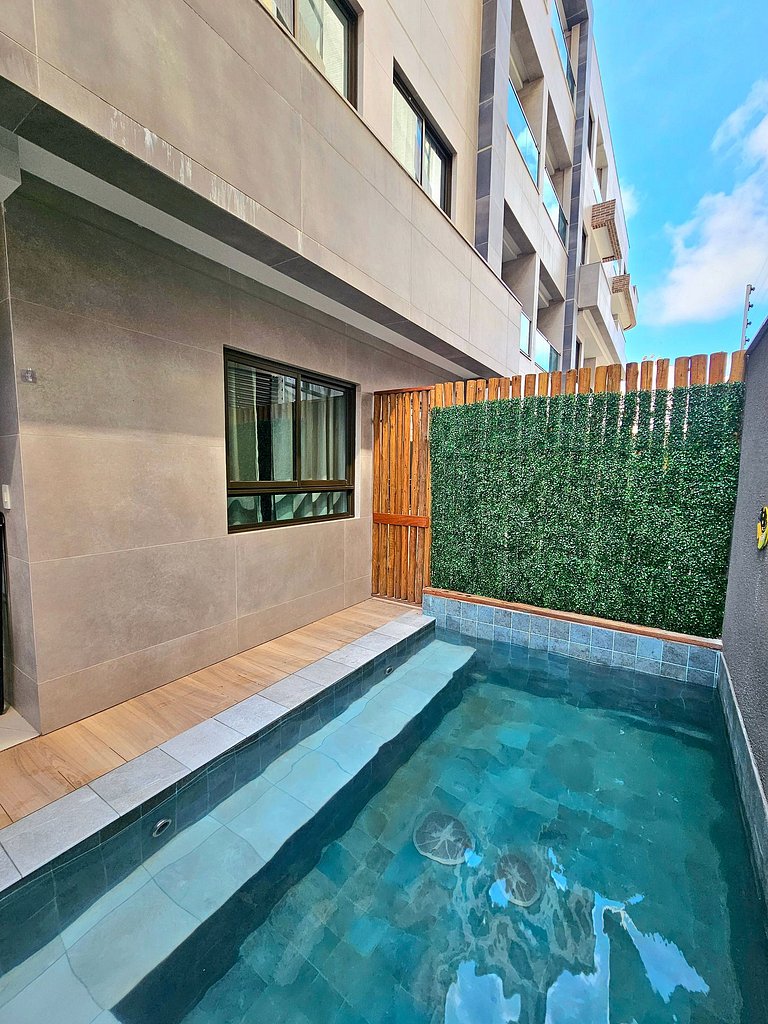 Luxo com Piscina Privativa no Centrinho de Porto