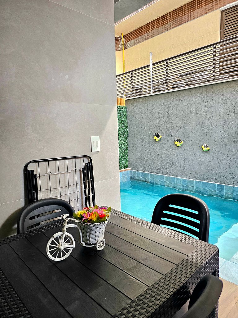 Luxo com Piscina Privativa no Centrinho de Porto
