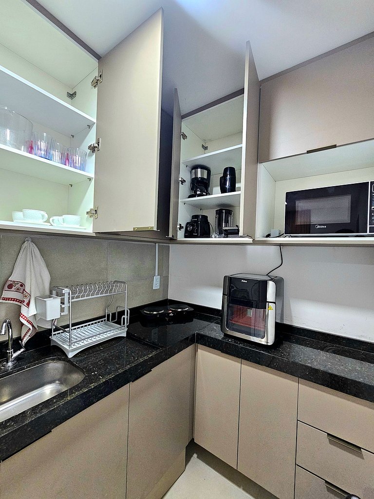 Incrível e com varanda no centro de Porto no Moana