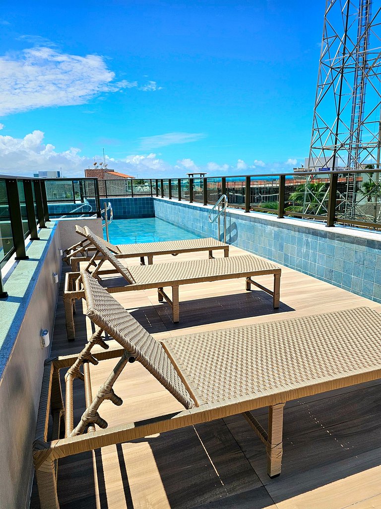 Luxo com Piscina Privativa no Centrinho de Porto